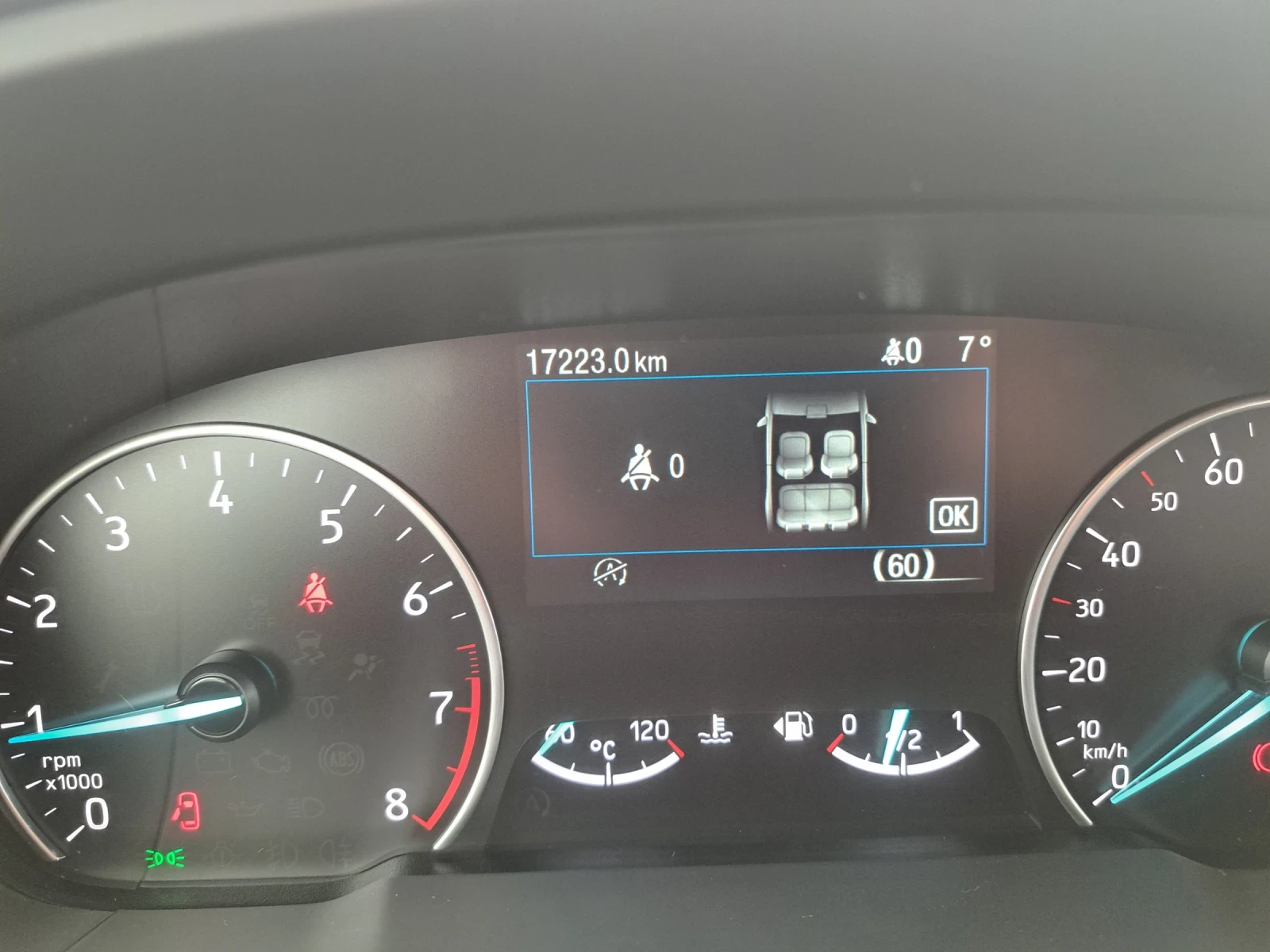 Ford EcoSport 1.0 125 ks ST_LINE, снимка 8 - Автомобили и джипове - 54368323