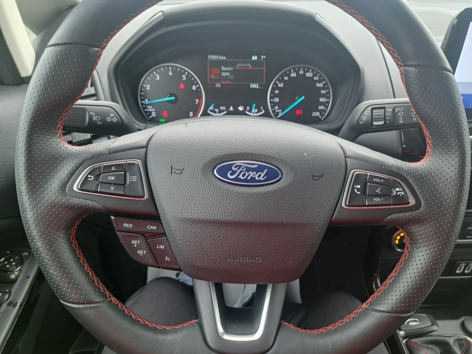 Ford EcoSport 1.0 125 ks ST_LINE, снимка 11 - Автомобили и джипове - 54368323