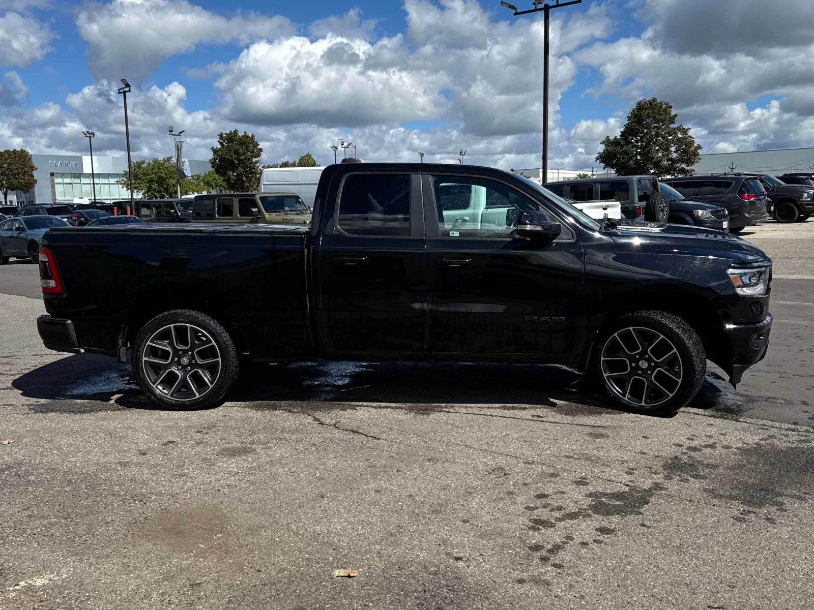Dodge RAM 1500 * Sport * CARFAX * БЕЗ ПЪРВОНАЧАЛНА ВНОСКА, снимка 3 - Автомобили и джипове - 55875681