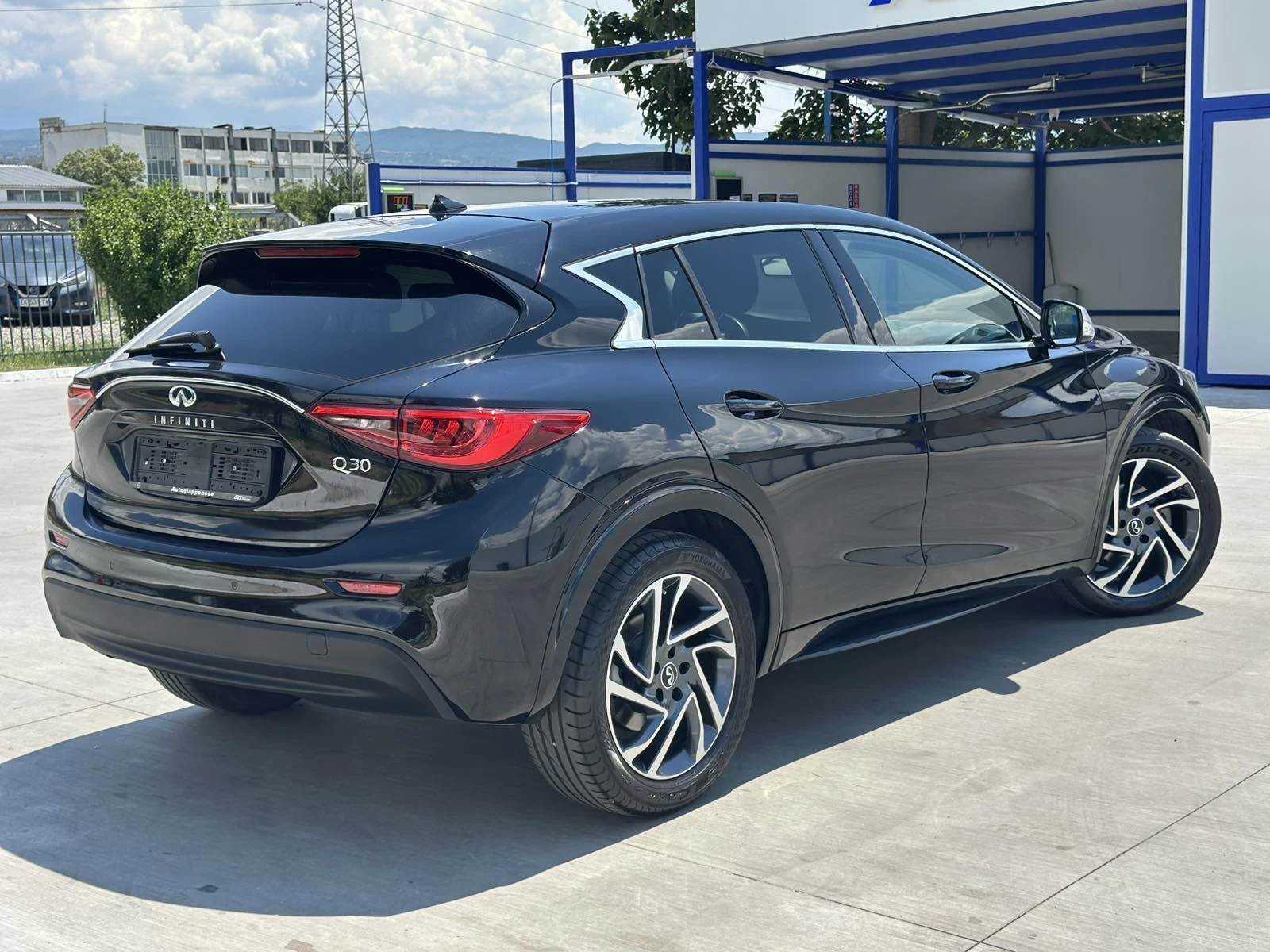 Infiniti Q30, снимка 5 - Автомобили и джипове - 56188792