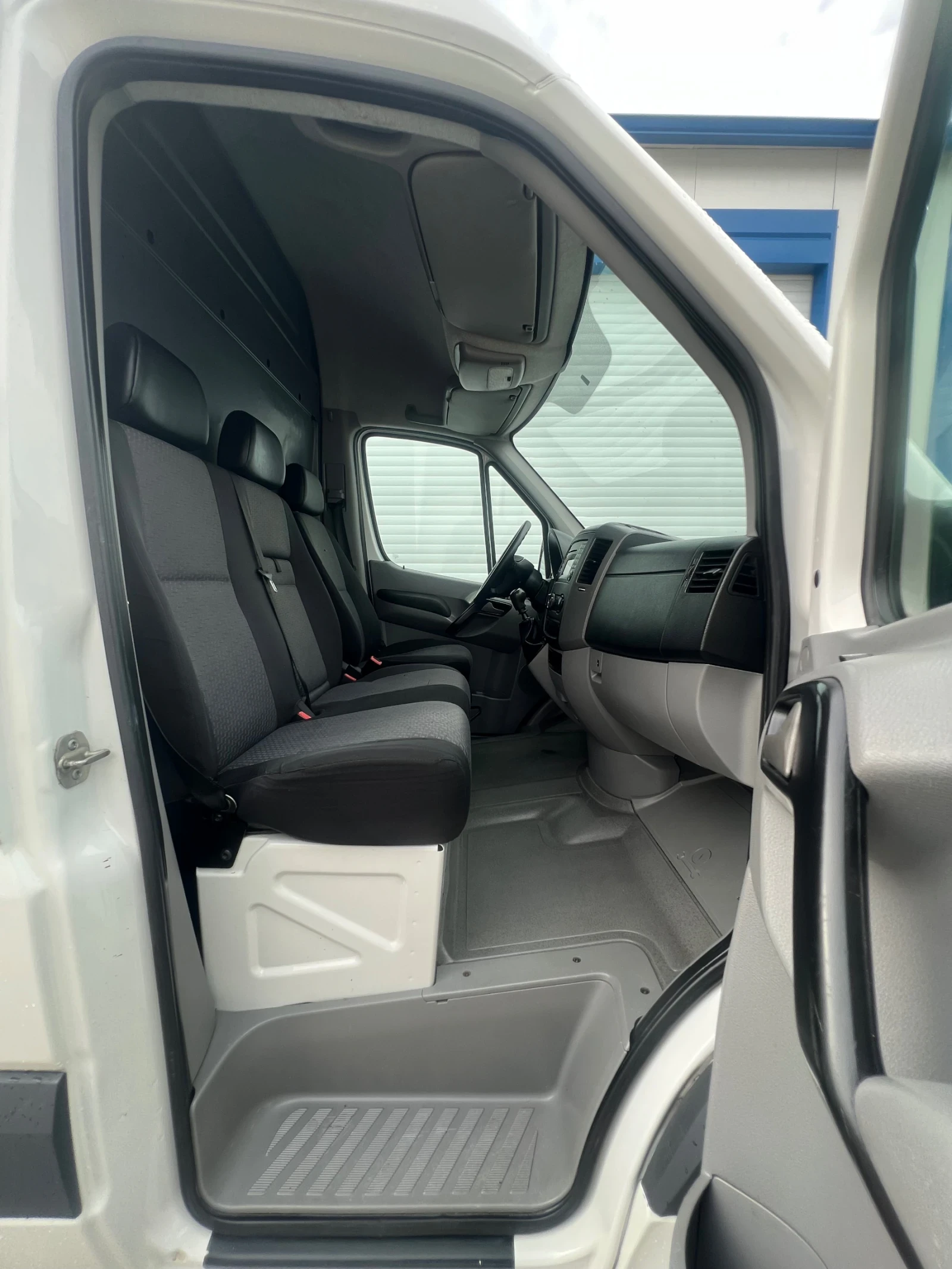 VW Crafter 136к.с / Климатроник / Като нов!, снимка 15 - Бусове и автобуси - 54213591