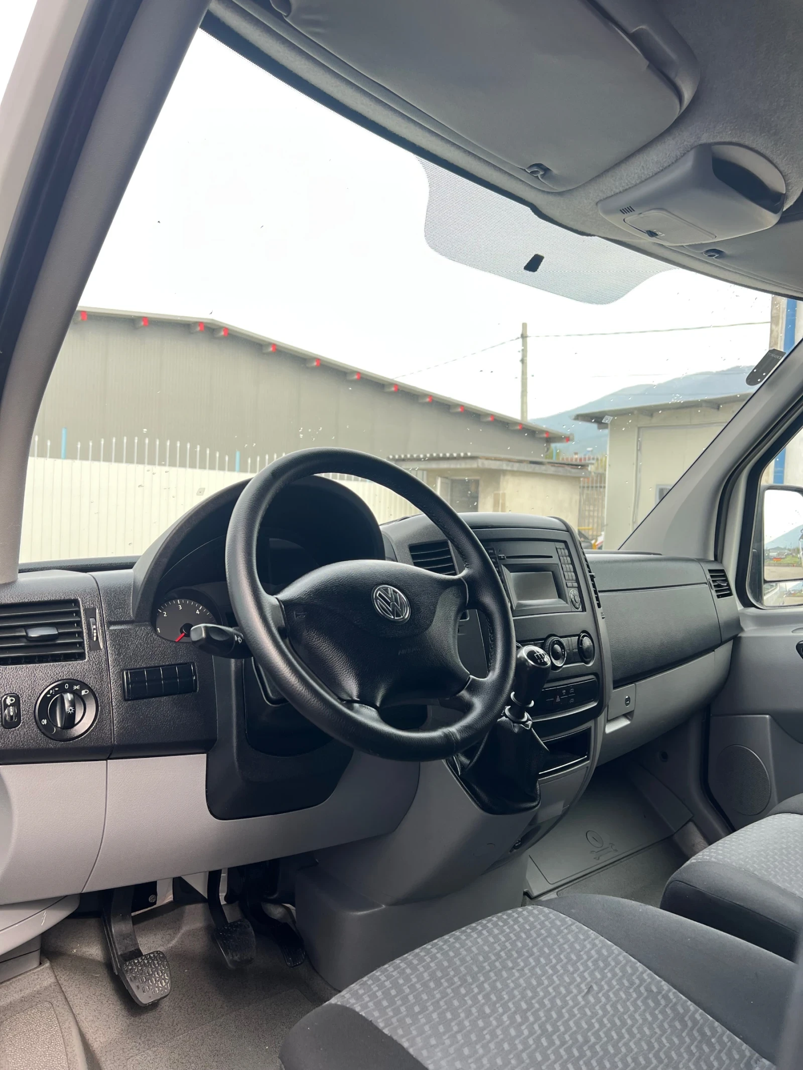 VW Crafter 136к.с / Климатроник / Като нов!, снимка 14 - Бусове и автобуси - 54213591