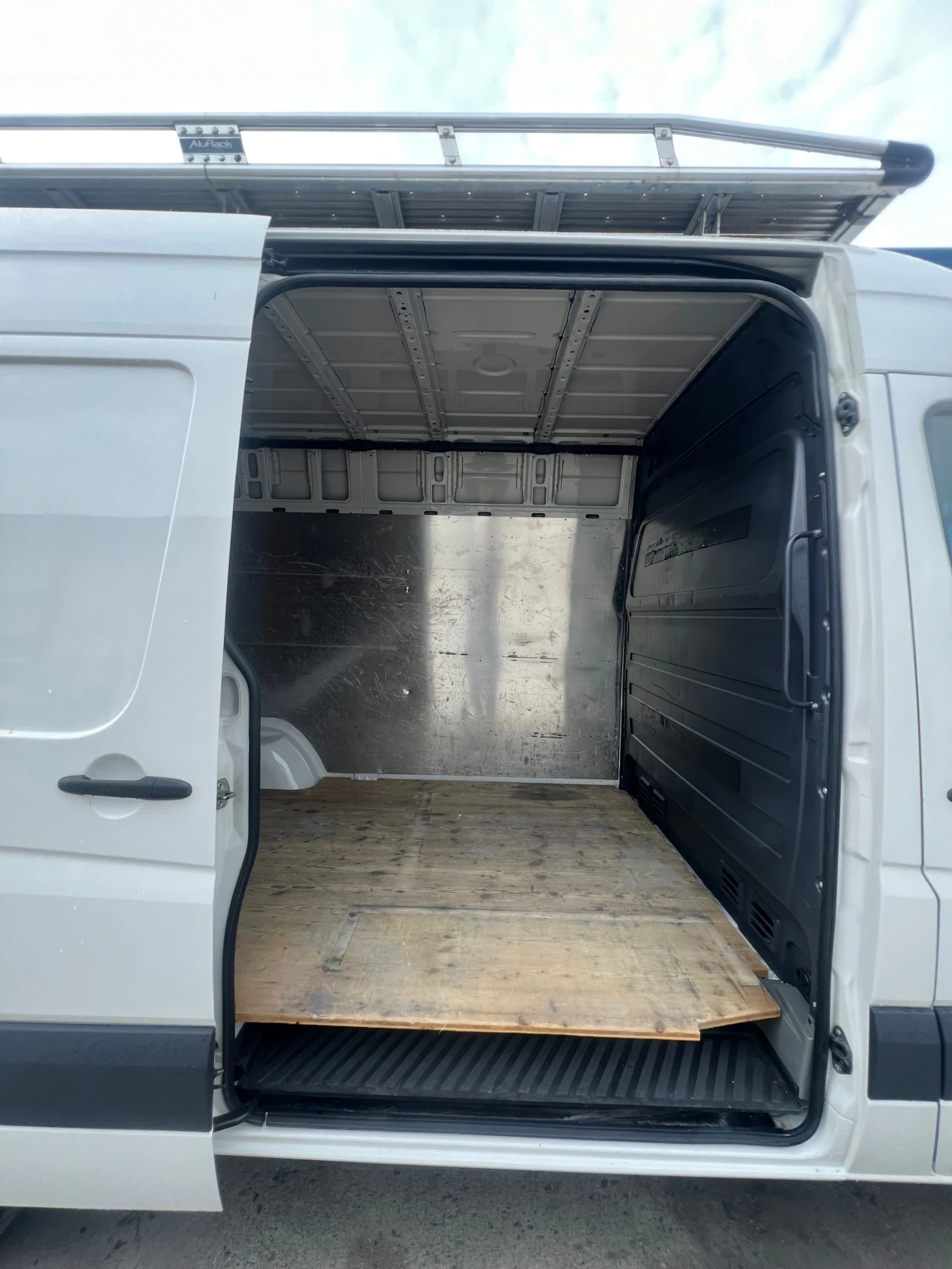 VW Crafter 136к.с / Климатроник / Като нов!, снимка 12 - Бусове и автобуси - 54213591