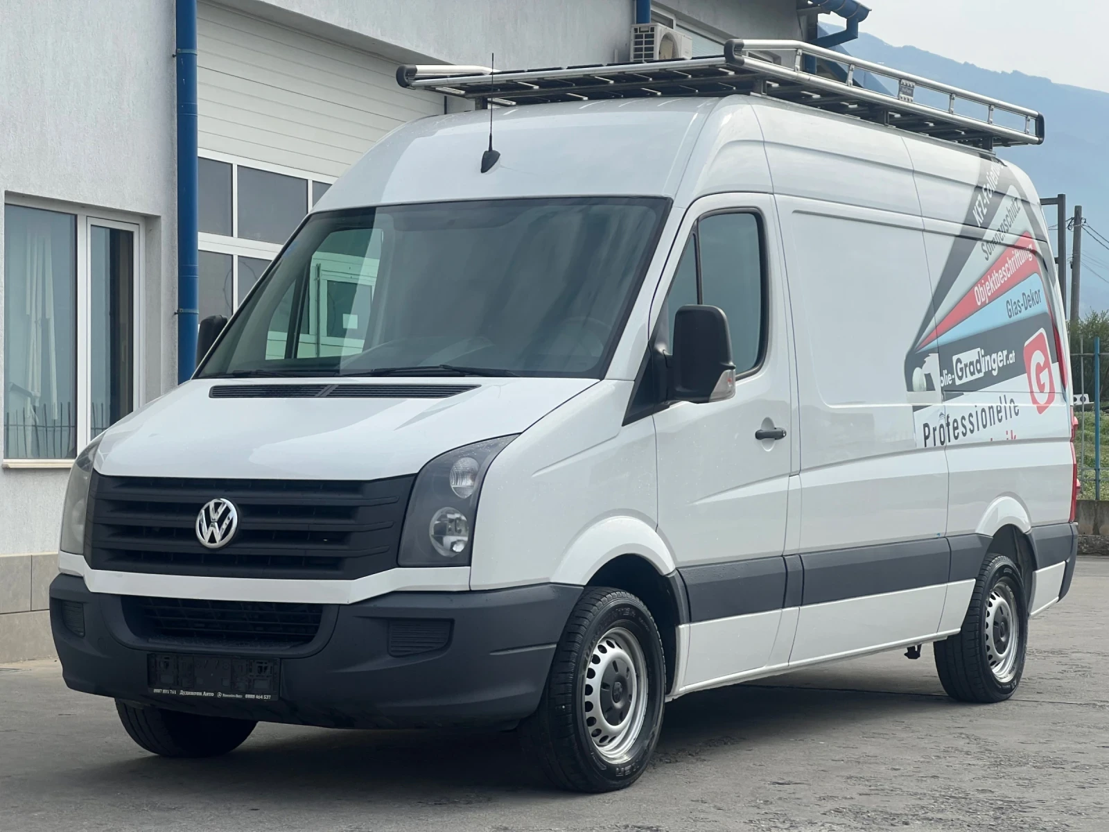 VW Crafter 136к.с / Климатроник / Като нов!, снимка 3 - Бусове и автобуси - 54213591