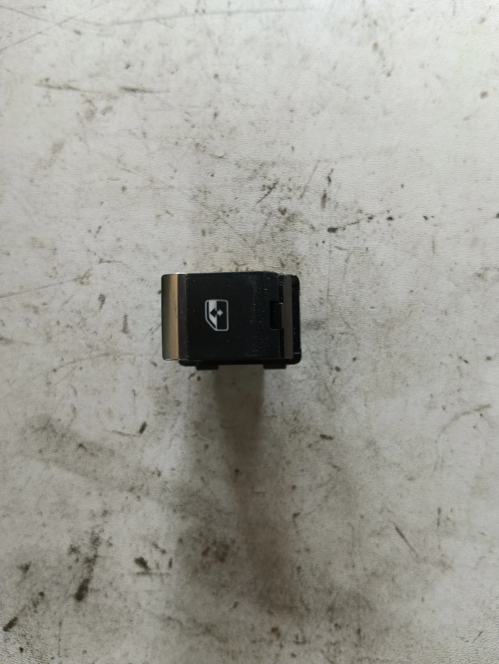 копче ел. стъкла 4M0959855 Audi A4