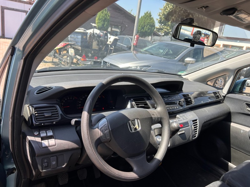 Honda Fr-v 2.0i EURO 4, снимка 11 - Автомобили и джипове - 45934037