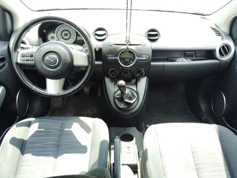 Mazda 2, снимка 5 - Автомобили и джипове - 47267854