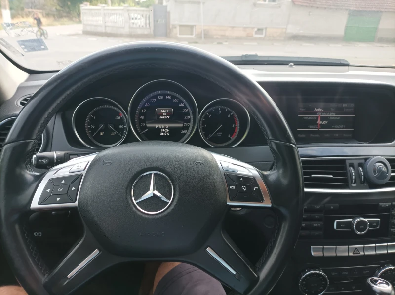 Mercedes-Benz C 220, снимка 2 - Автомобили и джипове - 48950647