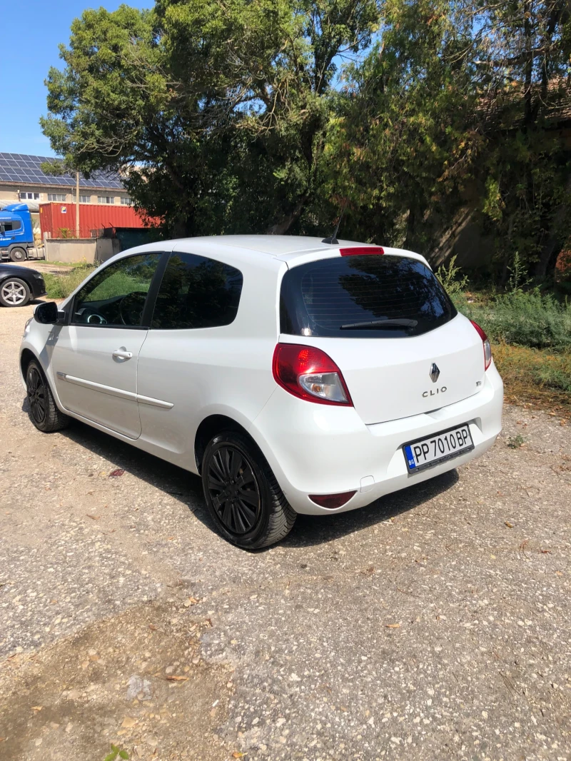 Renault Clio 1.6, снимка 4 - Автомобили и джипове - 49069756