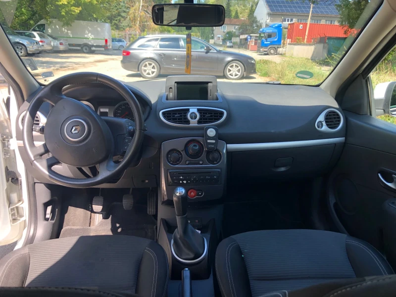 Renault Clio 1.6, снимка 10 - Автомобили и джипове - 49069756