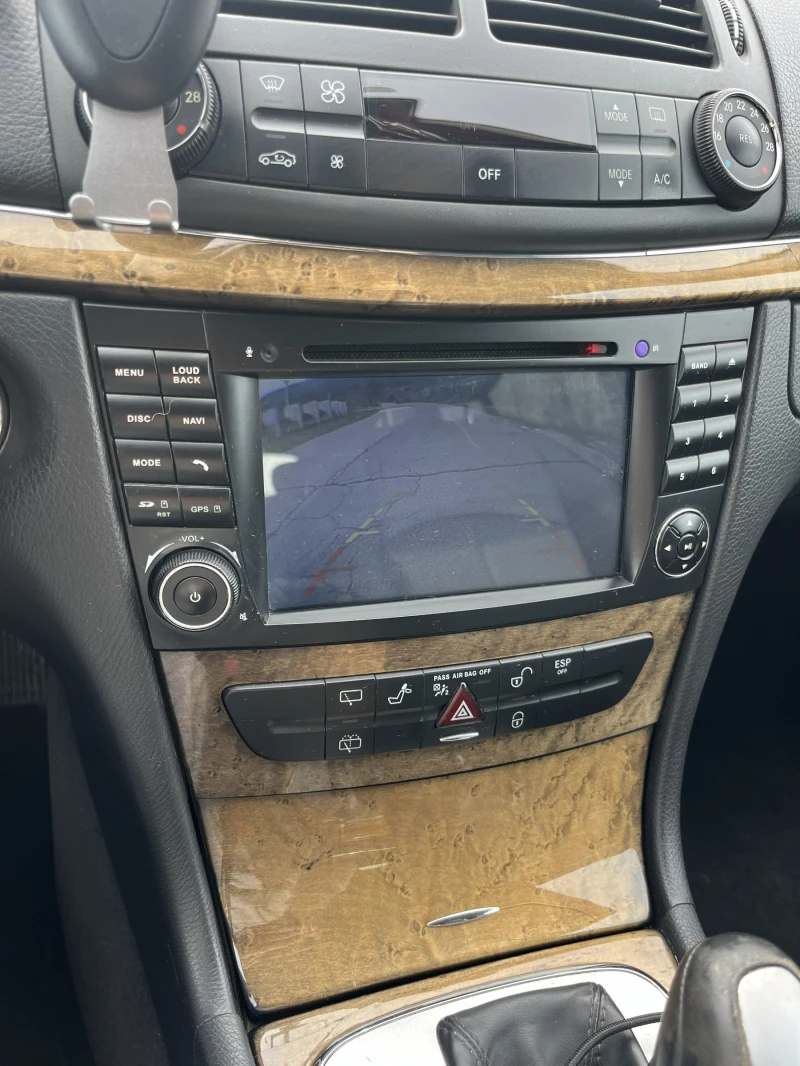 Mercedes-Benz E 280 Avantgarde, снимка 13 - Автомобили и джипове - 53594778