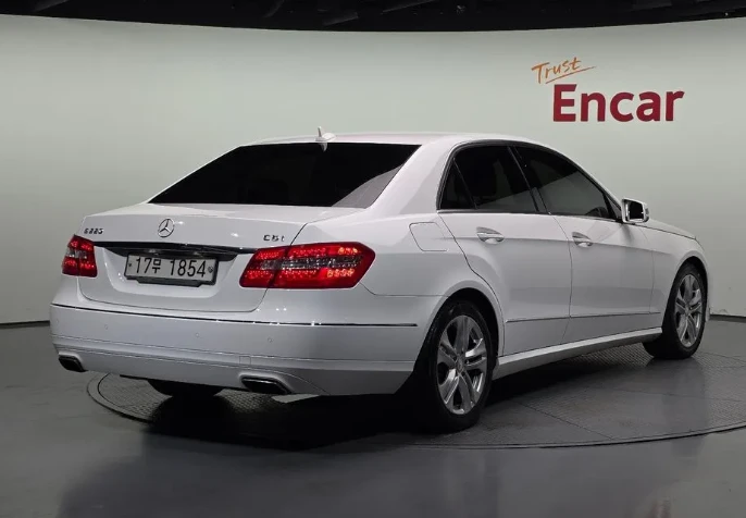 Mercedes-Benz E 220 Avantgarde - изображение 2