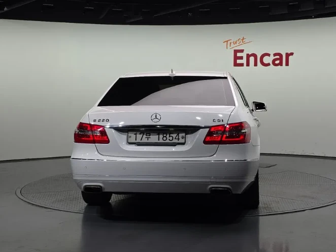 Mercedes-Benz E 220 Avantgarde - изображение 4