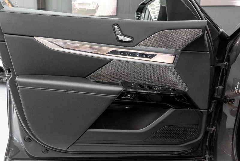BMW 740 d xDrive M-Paket, снимка 7 - Автомобили и джипове - 55902209