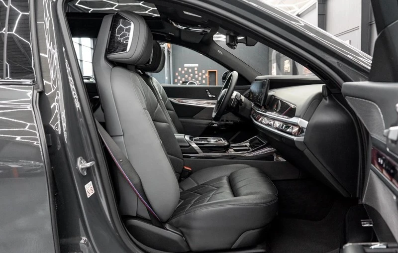 BMW 740 d xDrive M-Paket, снимка 8 - Автомобили и джипове - 55902209