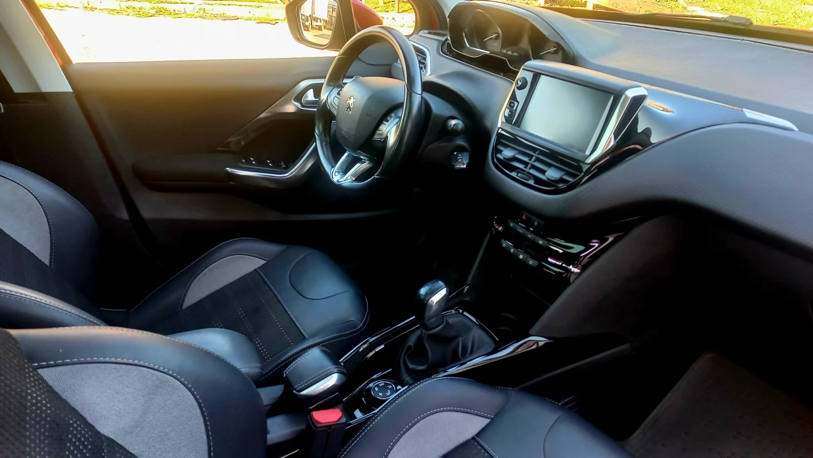 Peugeot 2008 1.2 PureTech, Allure, Facelift - изображение 10