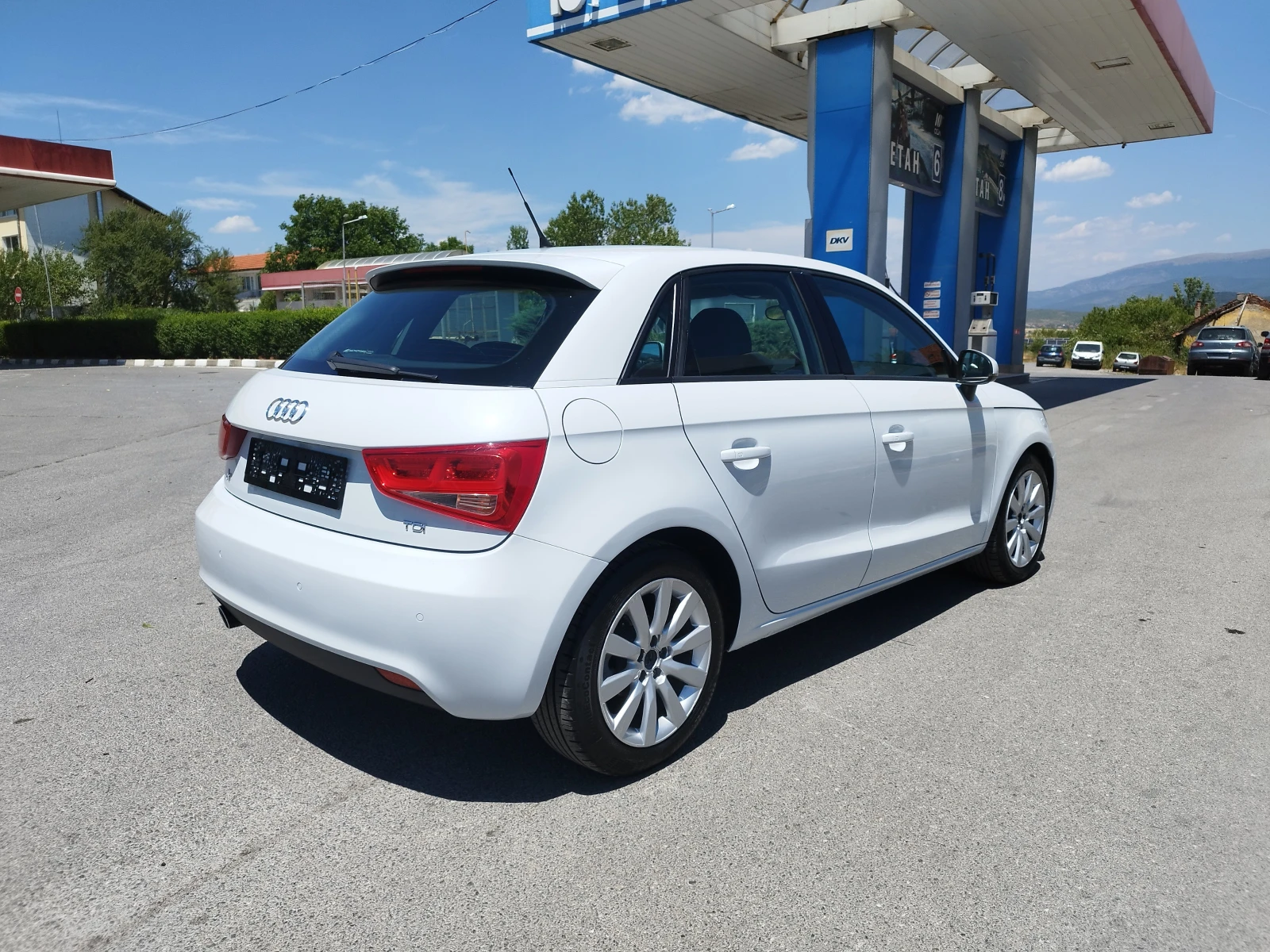 Audi A1 1.6  TDI - изображение 7