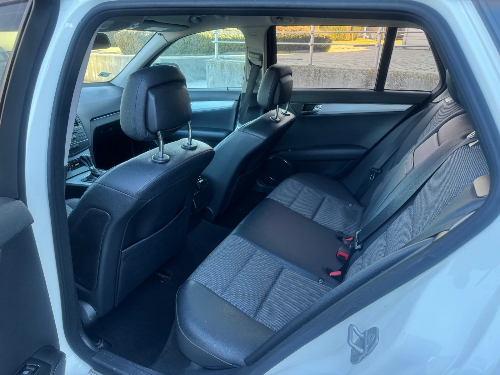 Mercedes-Benz C 220 AVANTGARDE , снимка 9 - Автомобили и джипове - 54001497