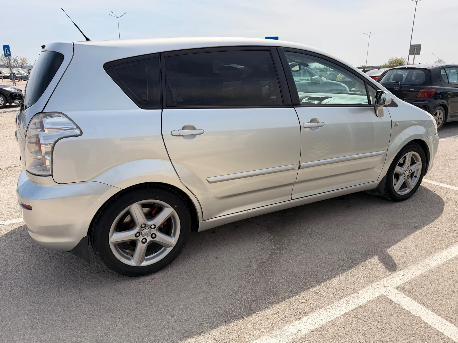Toyota Corolla verso 2.0 d4d, снимка 6 - Автомобили и джипове - 54576465