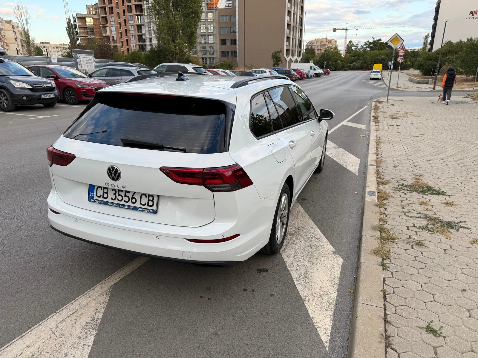 VW Golf 8 вариант, снимка 10 - Автомобили и джипове - 56247678