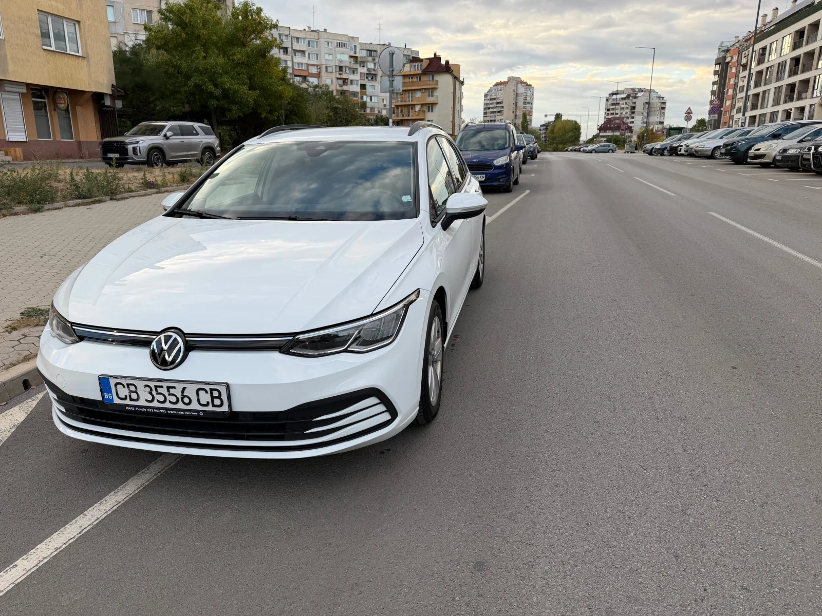 VW Golf 8 вариант, снимка 2 - Автомобили и джипове - 56247678