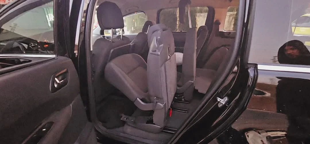 Peugeot 5008 1.6 EHDi, снимка 10 - Автомобили и джипове - 55637080