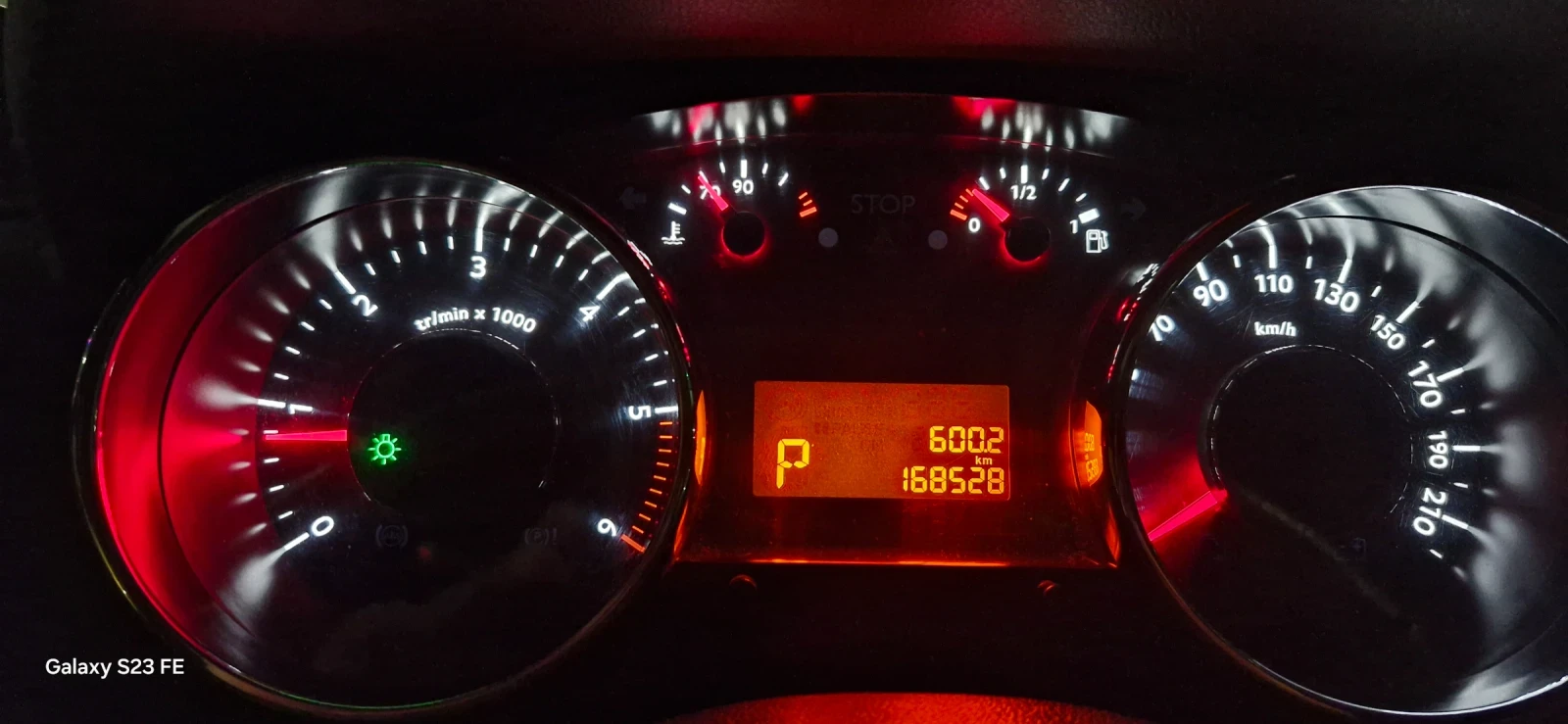 Peugeot 5008 1.6 EHDi, снимка 6 - Автомобили и джипове - 55637080