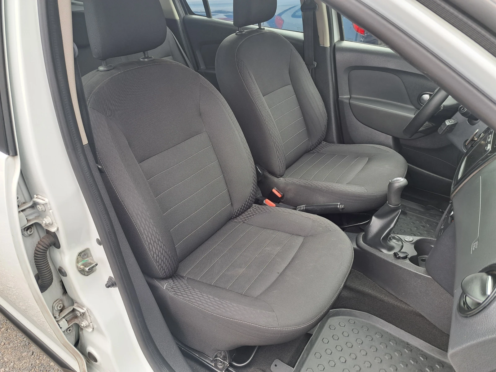 Dacia Logan MCV* 1.0TCe* ГАЗ* NAVI* ТЕМПОМАТ, снимка 9 - Автомобили и джипове - 56285903
