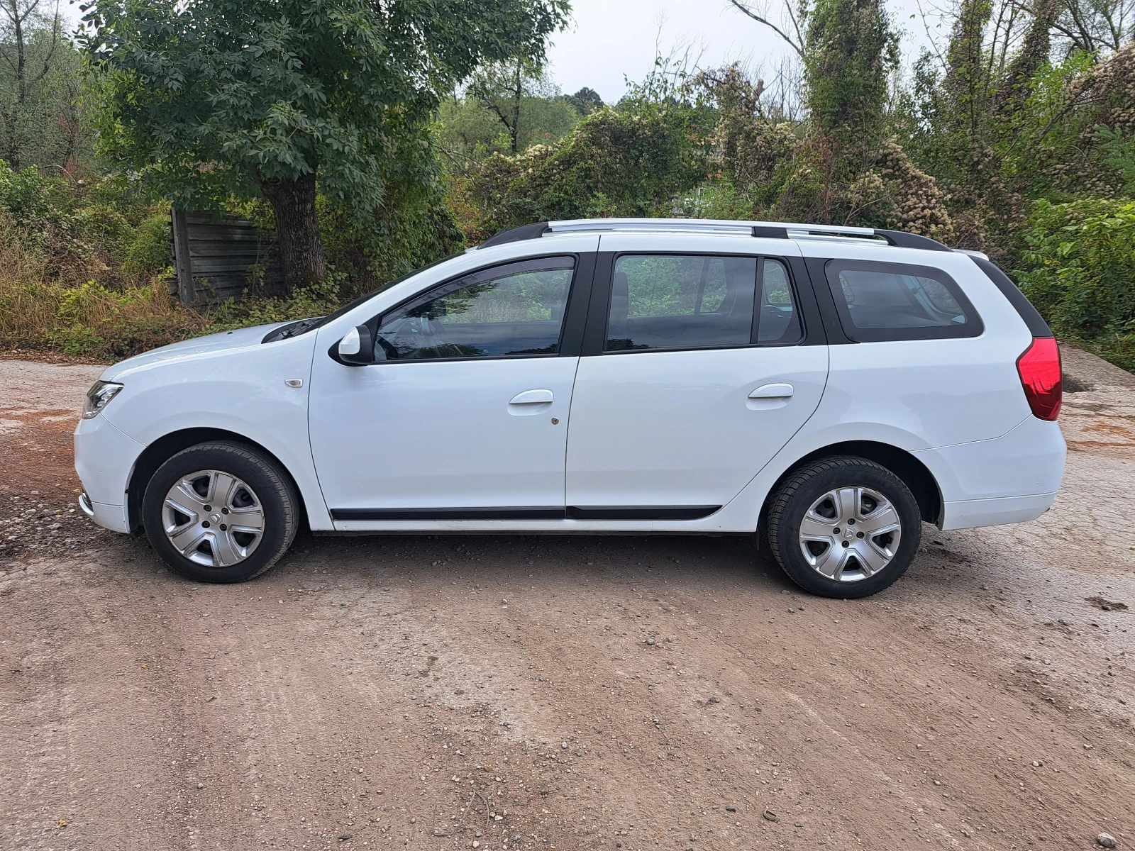 Dacia Logan MCV* 1.0TCe* ГАЗ* NAVI* ТЕМПОМАТ, снимка 3 - Автомобили и джипове - 56285903