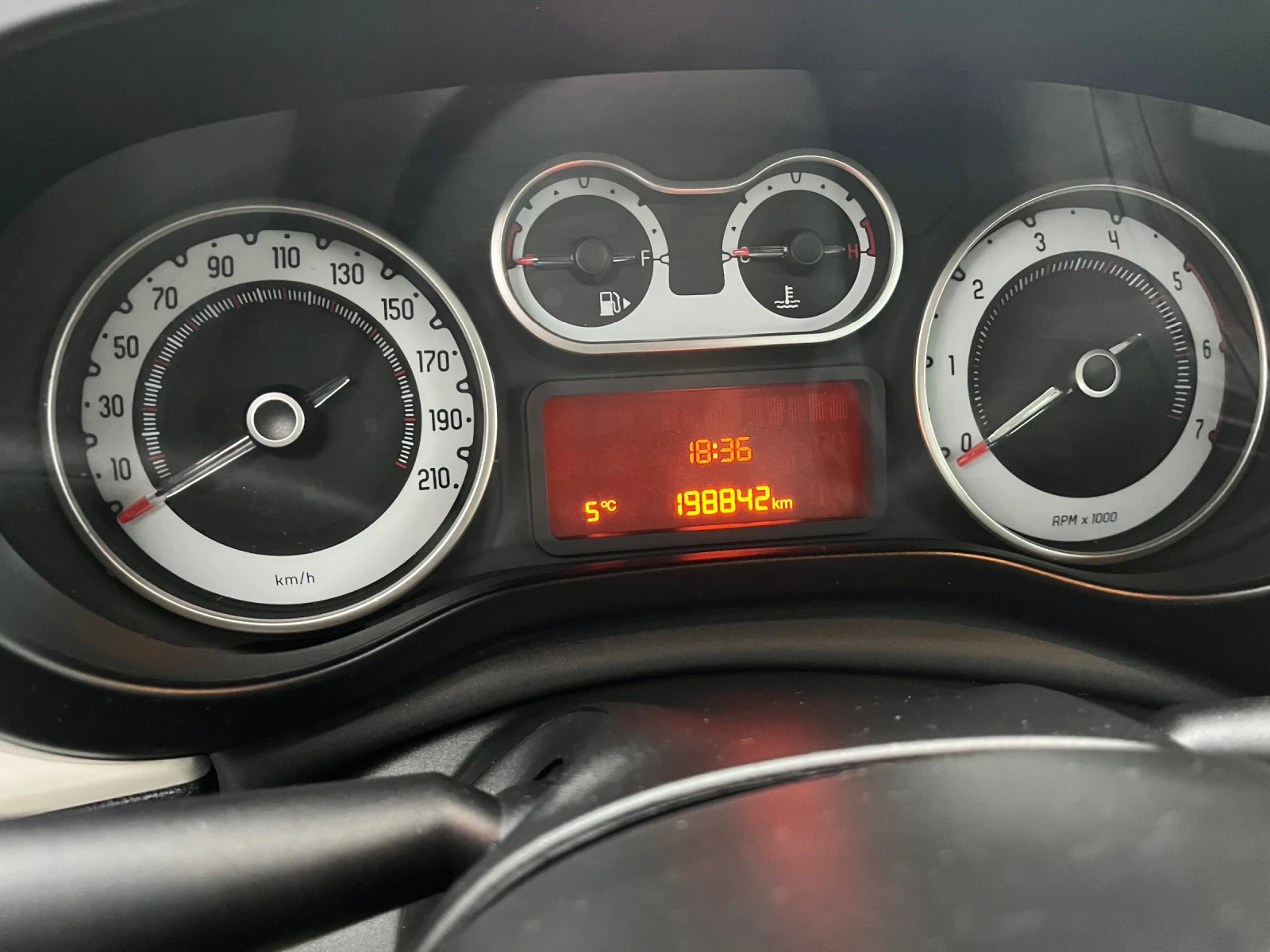 Fiat 500L 1.3mjet, снимка 12 - Автомобили и джипове - 56717543