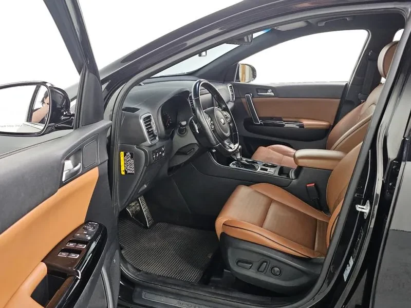 Kia Sportage 2.0 CRDi 4WD, снимка 10 - Автомобили и джипове - 54276691