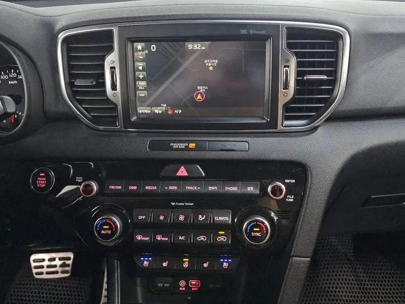 Kia Sportage 2.0 CRDi 4WD, снимка 12 - Автомобили и джипове - 54276691