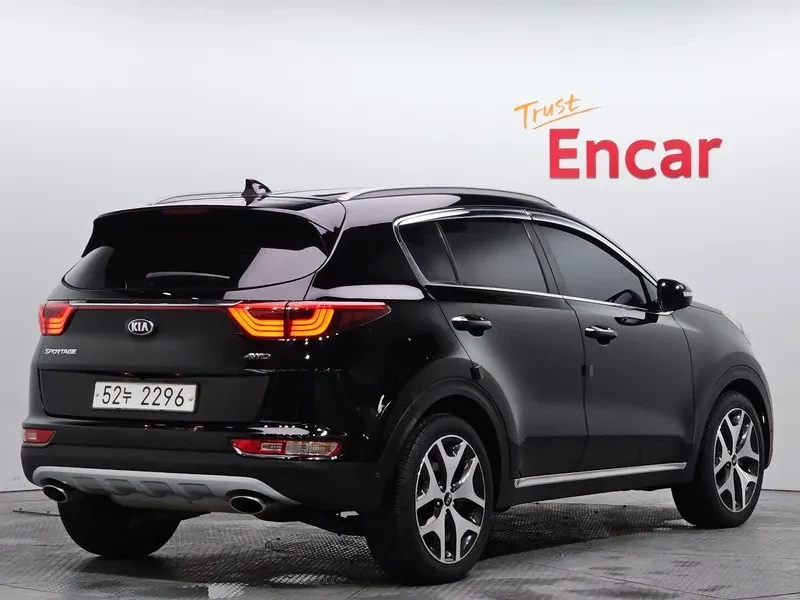 Kia Sportage 2.0 CRDi 4WD, снимка 2 - Автомобили и джипове - 54276691