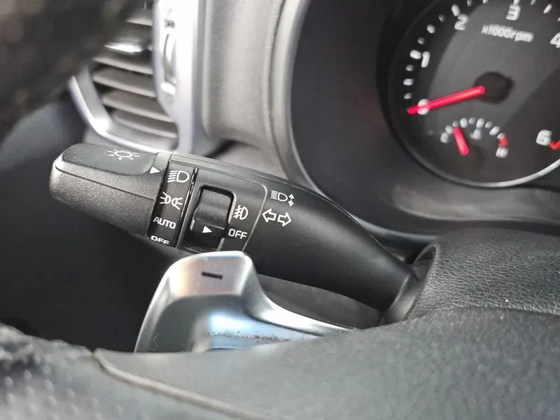 Kia Sportage 2.0 CRDi 4WD, снимка 14 - Автомобили и джипове - 54276691