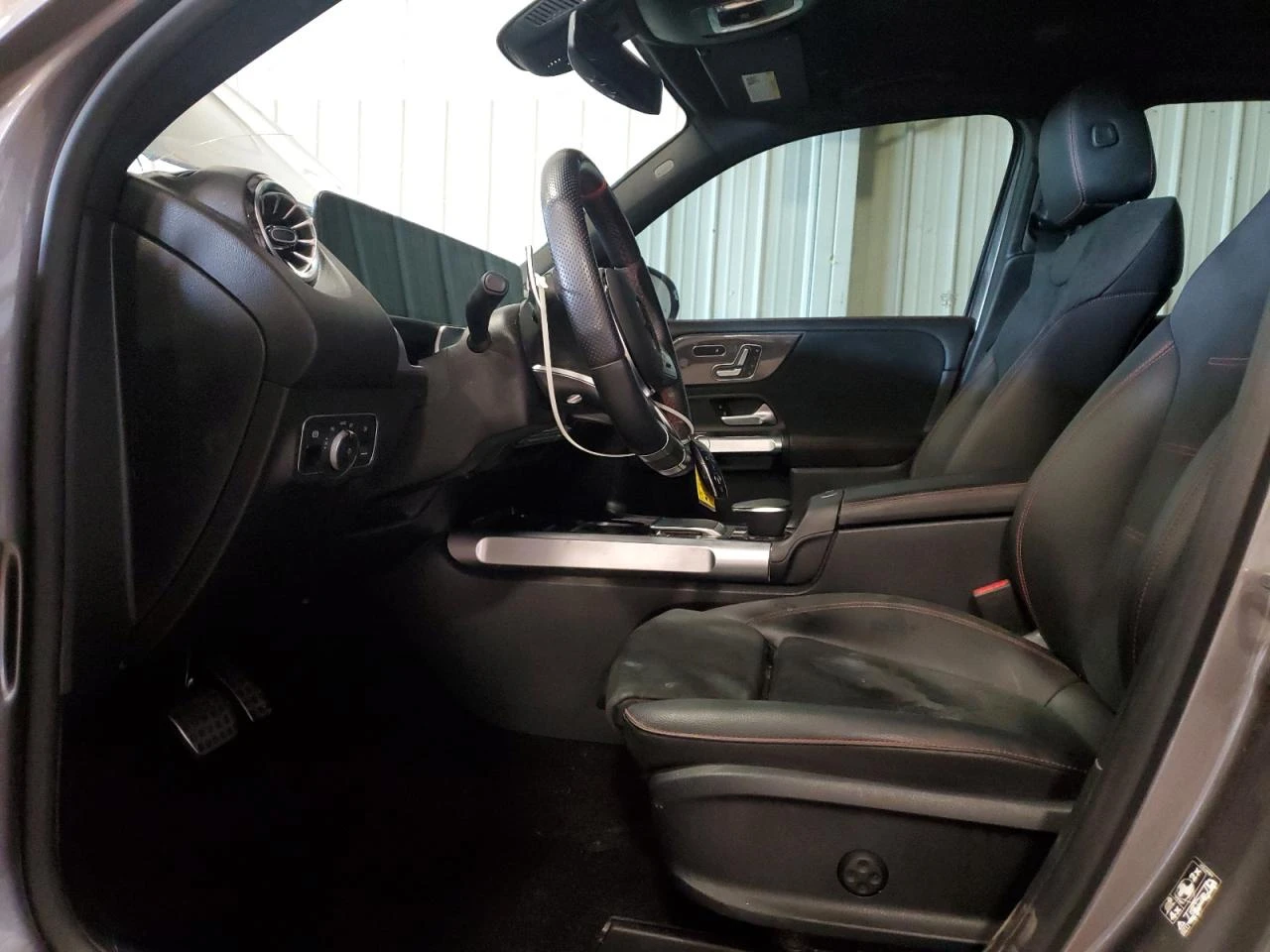 Mercedes-Benz GLB AMG 35* 4MATIC* ДИСТРОНИК* 360 КАМЕРИ* АЛКАНТАРА*  - изображение 7