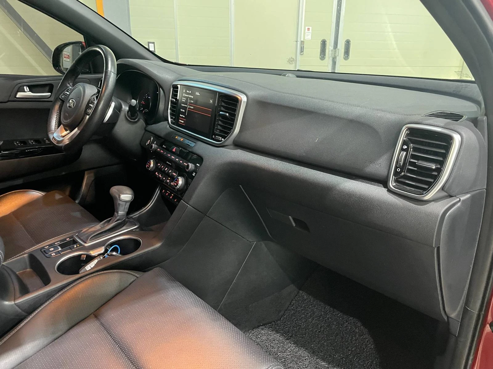 Kia Sportage 2.0D 4WD ! Noblesse !, снимка 13 - Автомобили и джипове - 54137551