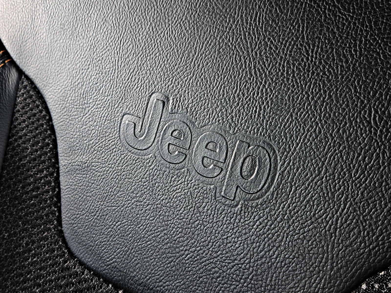 Jeep Compass 4x4/LIMITED/DISTRON/LANE ASYST/CAR PLAY/AMBI/LIZIN, снимка 13 - Автомобили и джипове - 55670265