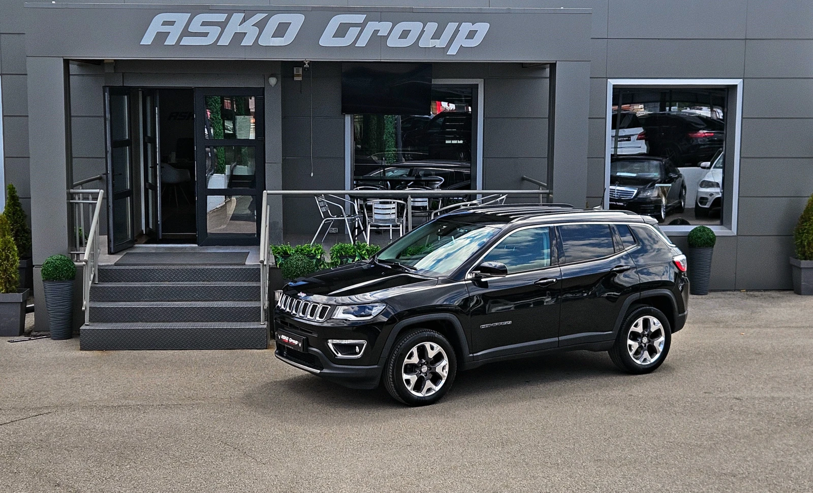 Jeep Compass 4x4/LIMITED/DISTRON/LANE ASYST/CAR PLAY/AMBI/LIZIN, снимка 17 - Автомобили и джипове - 55670265