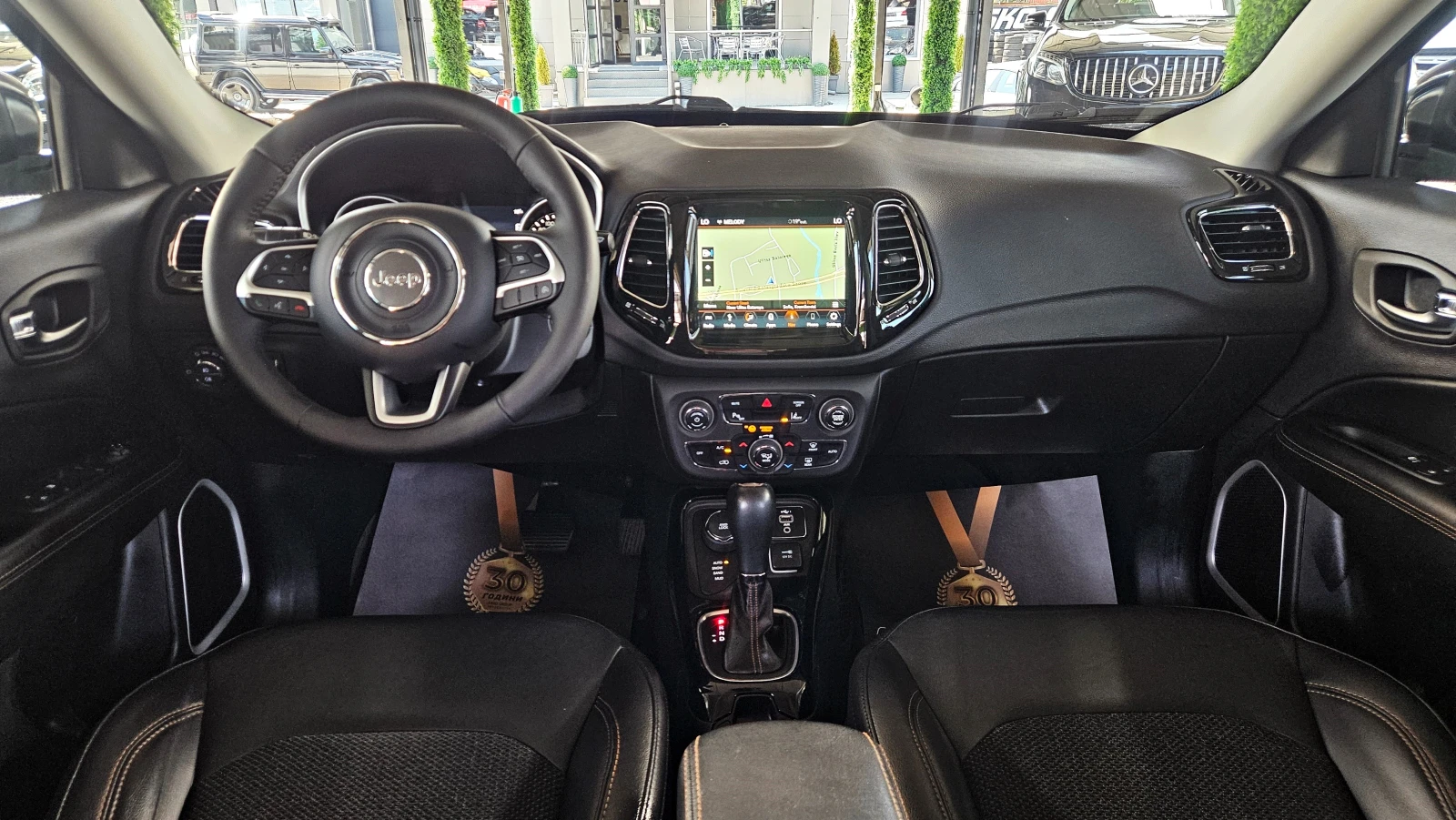 Jeep Compass 4x4/LIMITED/DISTRON/LANE ASYST/CAR PLAY/AMBI/LIZIN, снимка 8 - Автомобили и джипове - 55670265