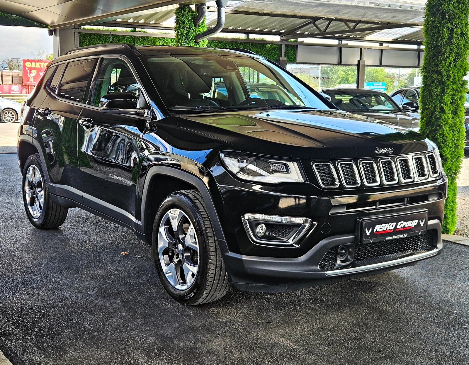 Jeep Compass 4x4/LIMITED/DISTRON/LANE ASYST/CAR PLAY/AMBI/LIZIN, снимка 3 - Автомобили и джипове - 55670265