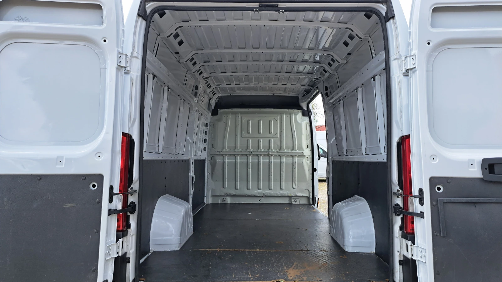 Fiat Ducato 137000км!!!2.3 MULTIJET/НАВИГАЦИЯ/КАМЕРА/АВТОПИЛОТ, снимка 15 - Бусове и автобуси - 54416941