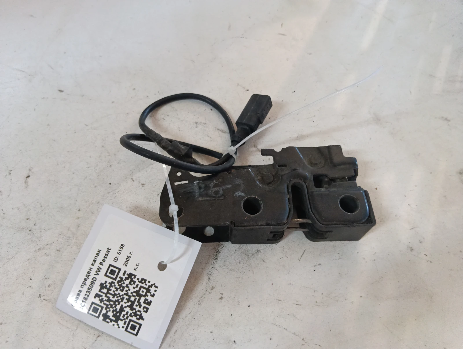 брава преден капак 3C1823509D VW Passat