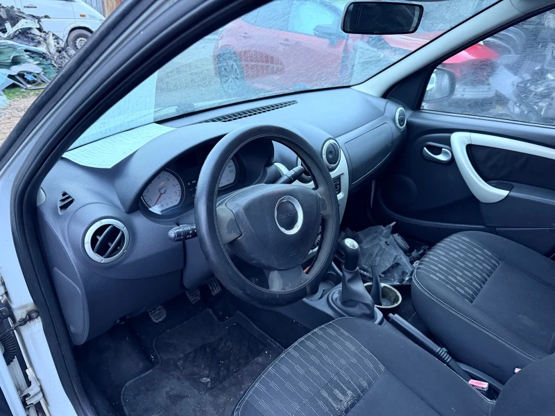 Dacia Logan 1.5DCI, снимка 6 - Автомобили и джипове - 40877133
