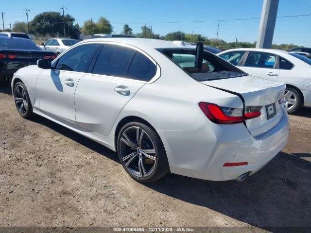 BMW 330 i РЕАЛНИ КИЛОМЕТРИ / СЕРВИЗНА ИСТОРИЯ, снимка 4 - Автомобили и джипове - 48802446