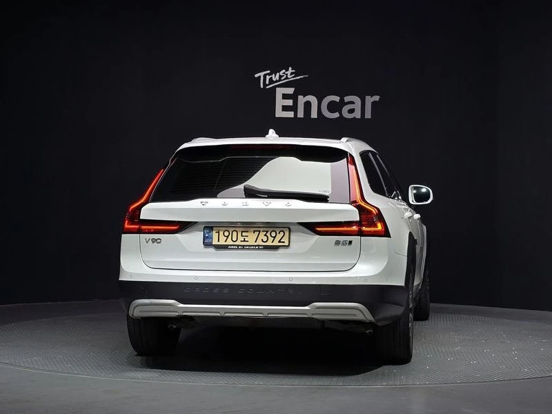 Volvo V90 2.0 235 hp Automatic, снимка 4 - Автомобили и джипове - 55813079