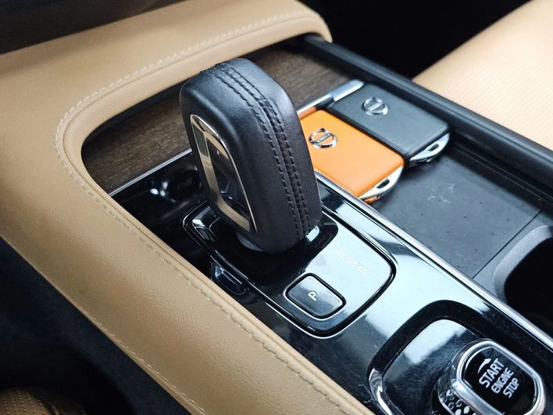 Volvo V90 2.0 235 hp Automatic, снимка 9 - Автомобили и джипове - 55813079