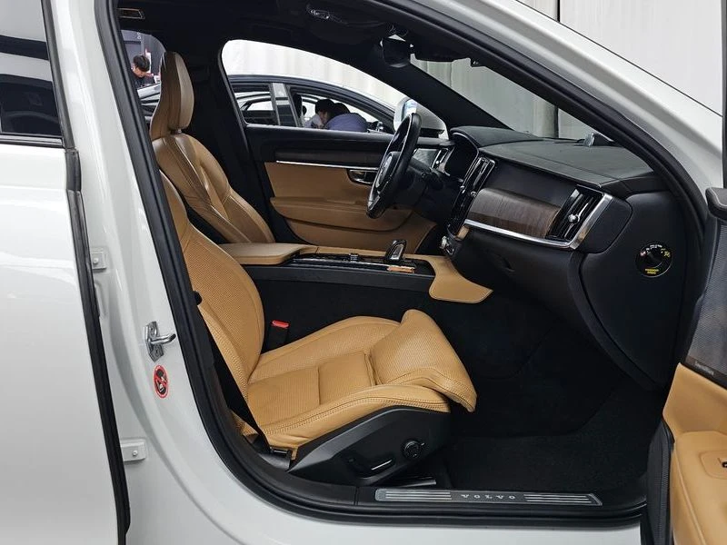 Volvo V90 2.0 235 hp Automatic, снимка 11 - Автомобили и джипове - 55813079