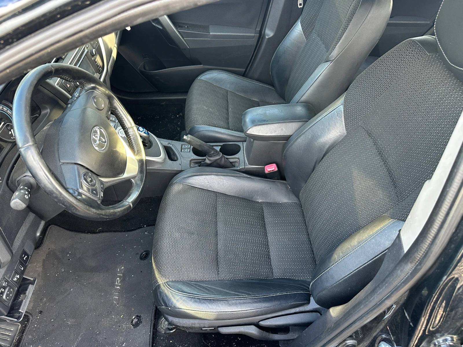 Toyota Auris На части! 1.8 hybrid 136 кс 2014г - изображение 6