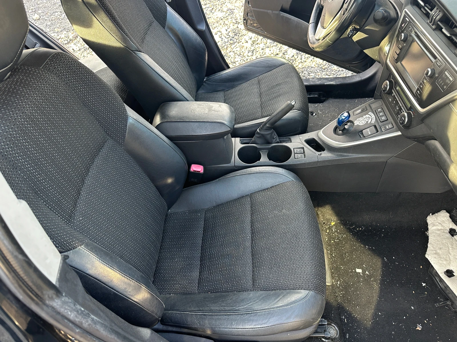Toyota Auris На части! 1.8 hybrid 136 кс 2014г - изображение 5