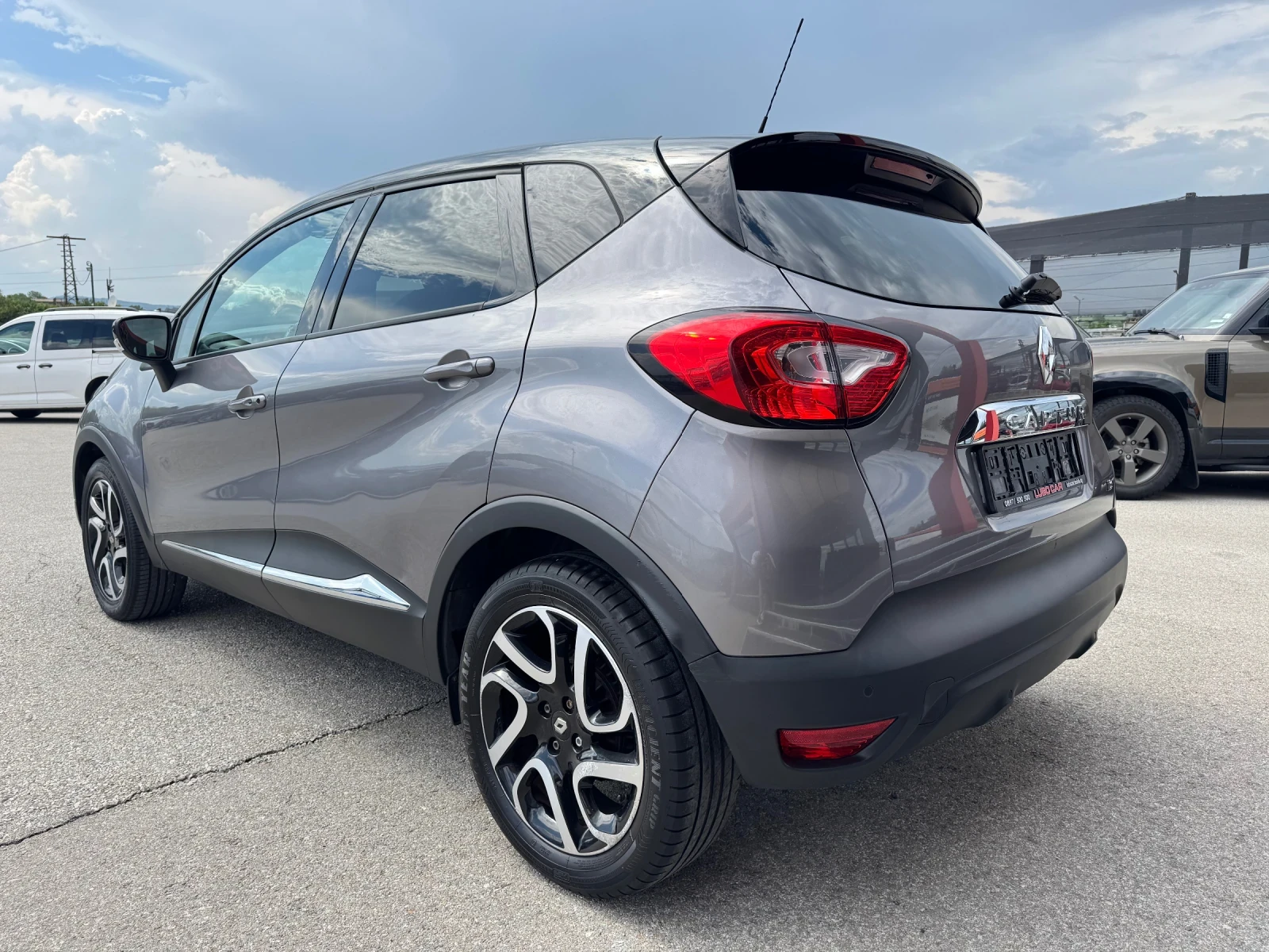 Renault Captur 1.2i-АВТОМАТИК-KEYLESS-NAVI-АВТОПИЛОТ - изображение 4